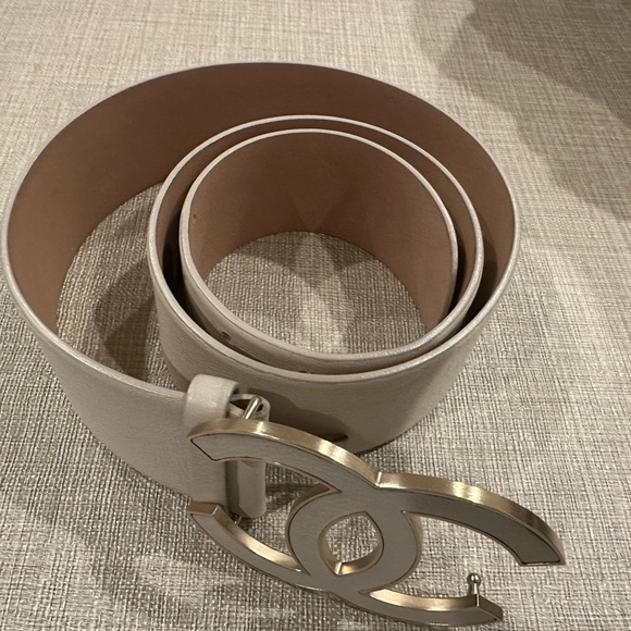 CHANEL Signature Leather Belt - Picture 6 of 9